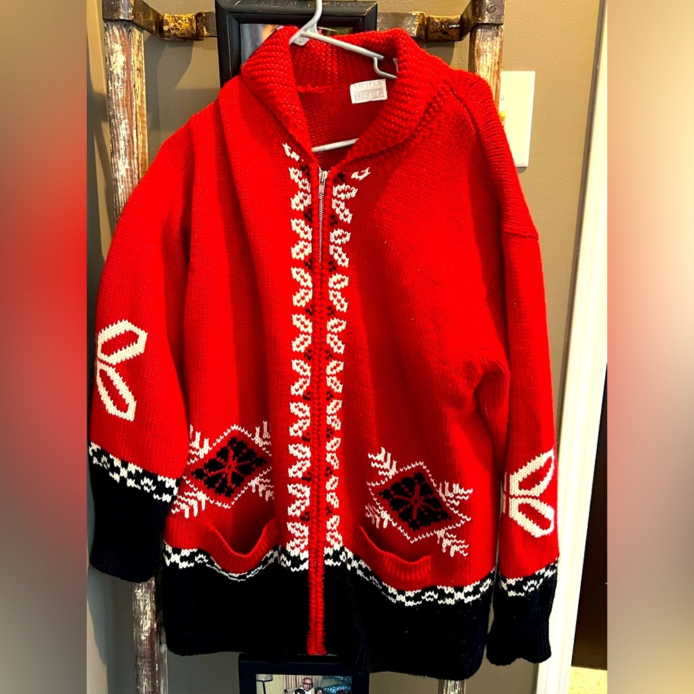 Moda Int’l (a Victoria Secret brand) Heavy Red, White & Black Zip Knit Cardigan